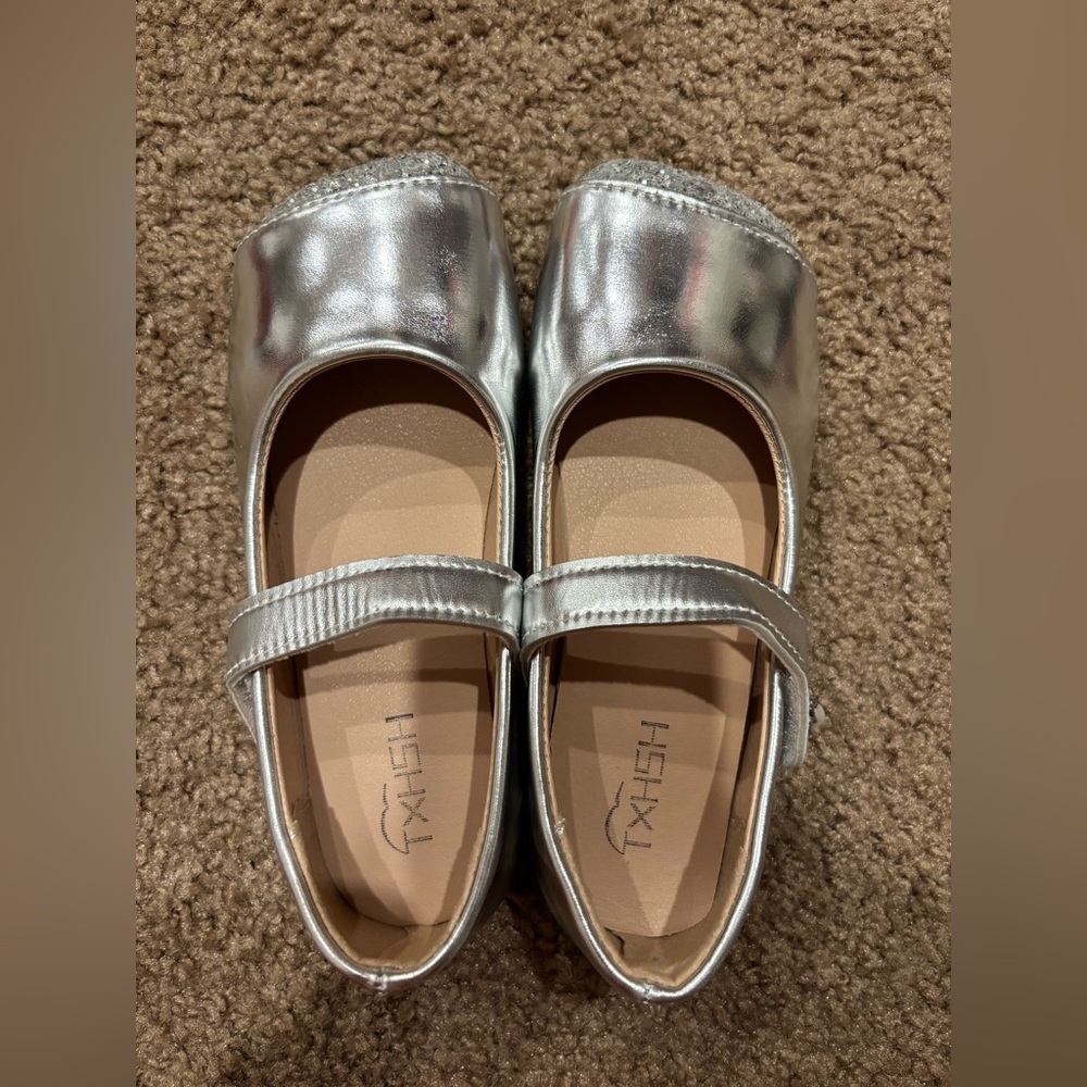 Bundle of kids dress shoes in size 32
